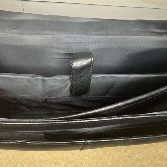 VTG Frye Briefcase Black Leather Soft Side Flap Top Buckle Strap Shoulder Bag - Picture 7 of 10